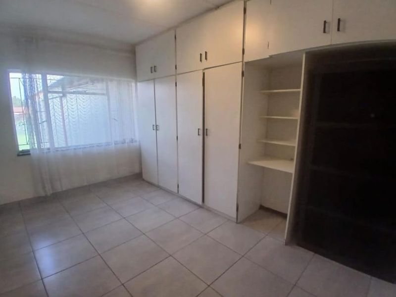 3 Bedroom House to Rent in Dunnotar - Photo 7