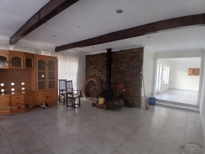 3 Bedroom House to Rent in Dunnotar - Photo 6