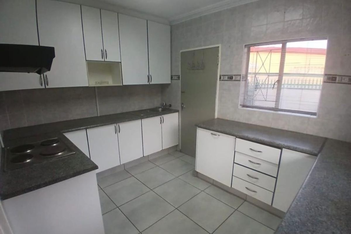 3 Bedroom House to Rent in Dunnotar - Photo 5