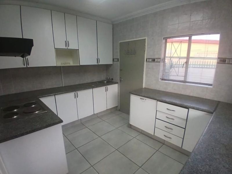 3 Bedroom House to Rent in Dunnotar - Photo 5