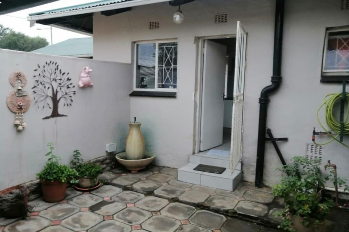 3 Bedroom House to Rent in Dunnotar - Photo 4