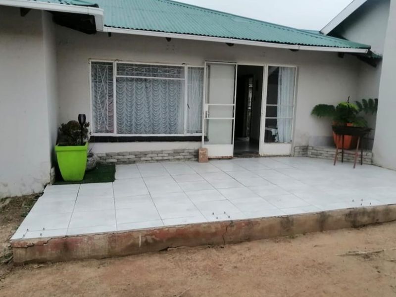 3 Bedroom House to Rent in Dunnotar - Photo 2