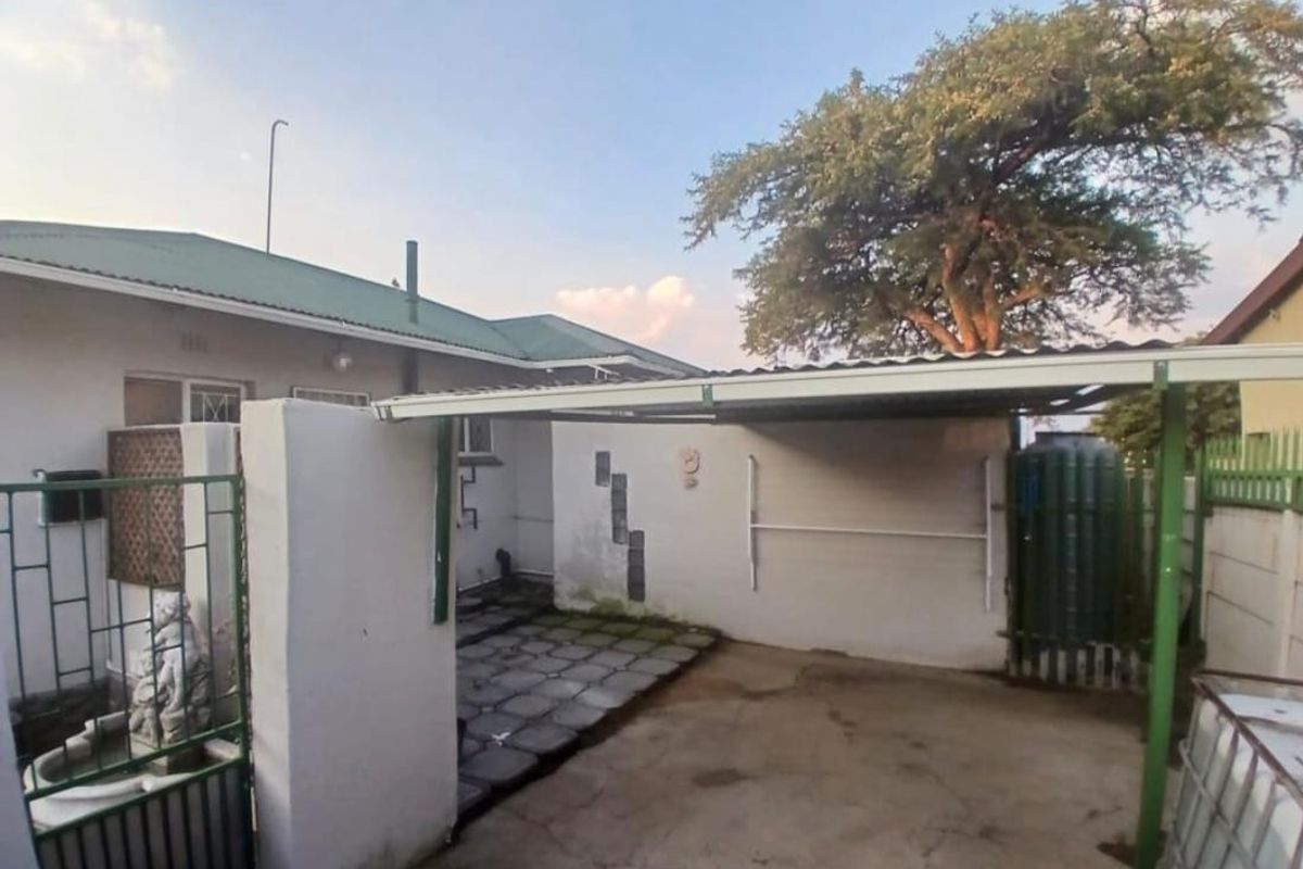 3 Bedroom House to Rent in Dunnotar - Photo 3