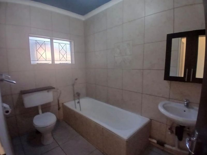 3 Bedroom House to Rent in Dunnotar - Photo 10