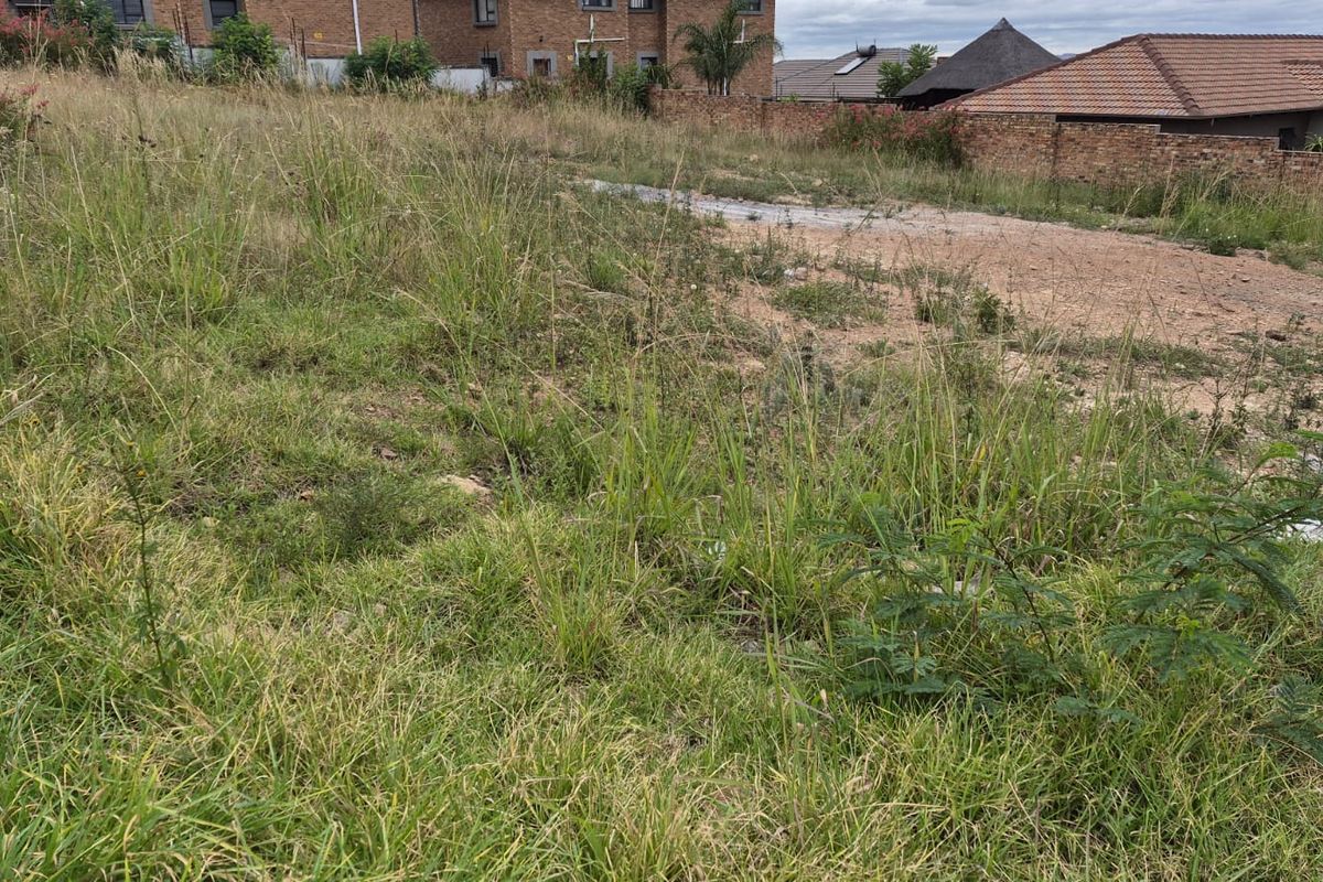 Vacant stand in model park secure estate - Photo 4