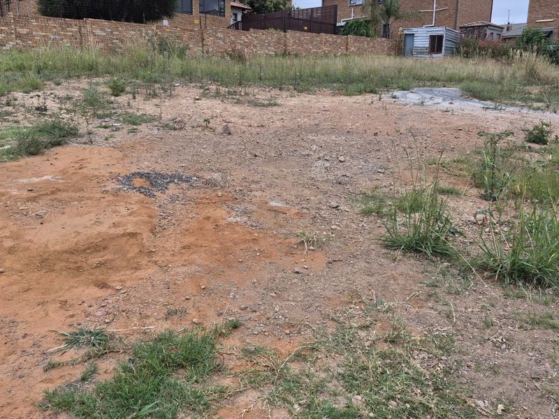 Vacant stand in model park secure estate - Photo 4