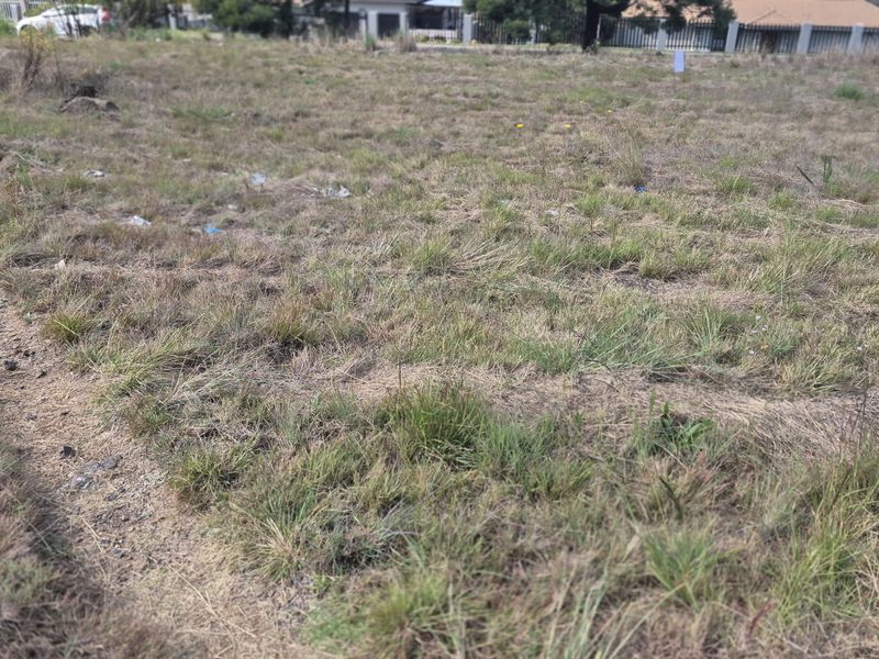 Vacant stand in model park secure estate - Photo 2