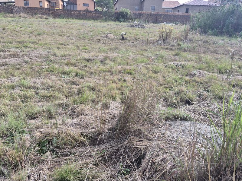 Vacant stand in model park secure estate - Photo 3