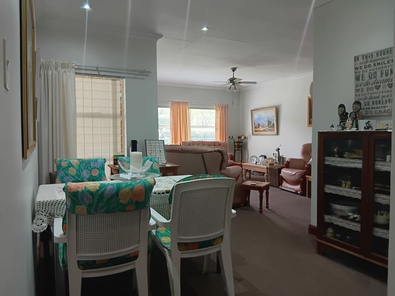 Comfortable 3 Bedroom Townhouse in a Well-Kept Complex - Photo 10