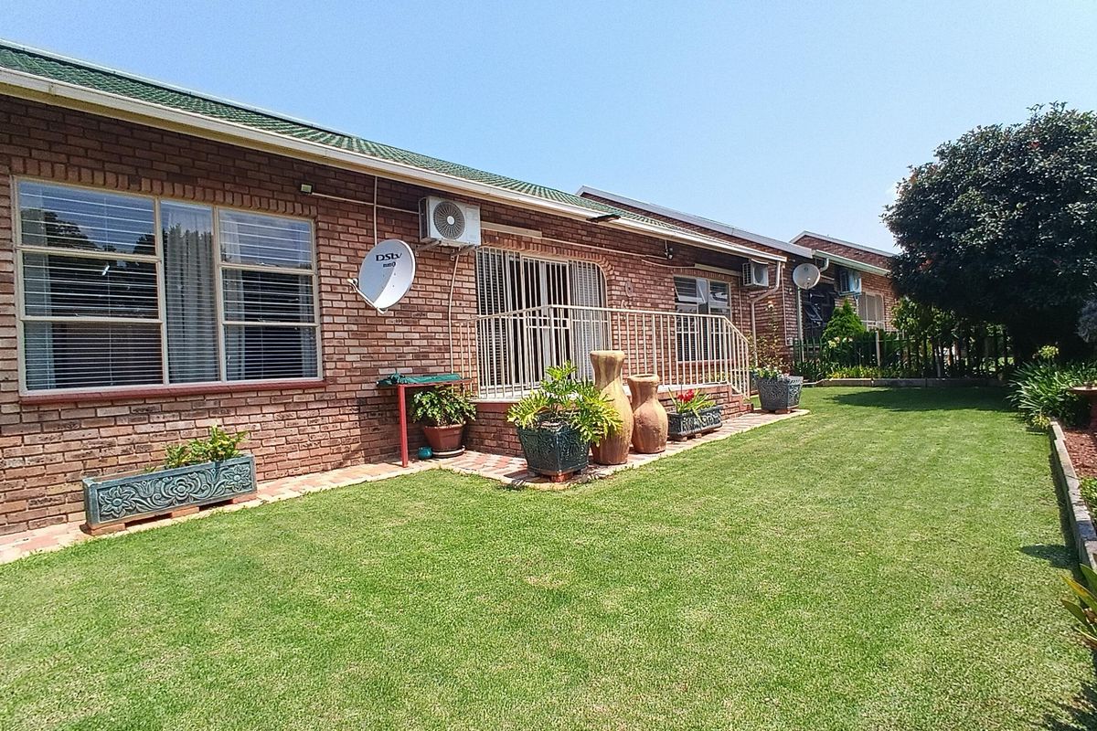 Comfortable 3 Bedroom Townhouse in a Well-Kept Complex - Photo 5