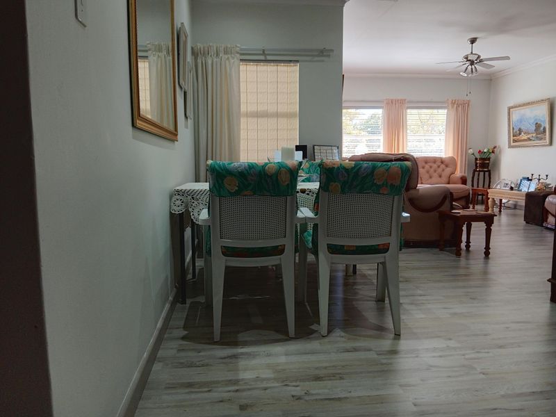 Comfortable 3 Bedroom Townhouse in a Well-Kept Complex - Photo 10