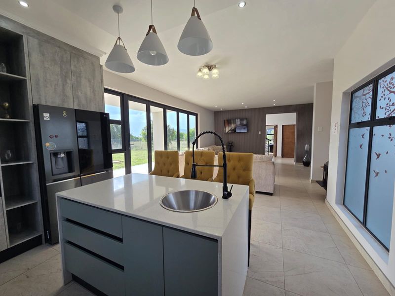 Luxury Architectural Statement Home with Panoramic Magaliesberg Views - Photo 6