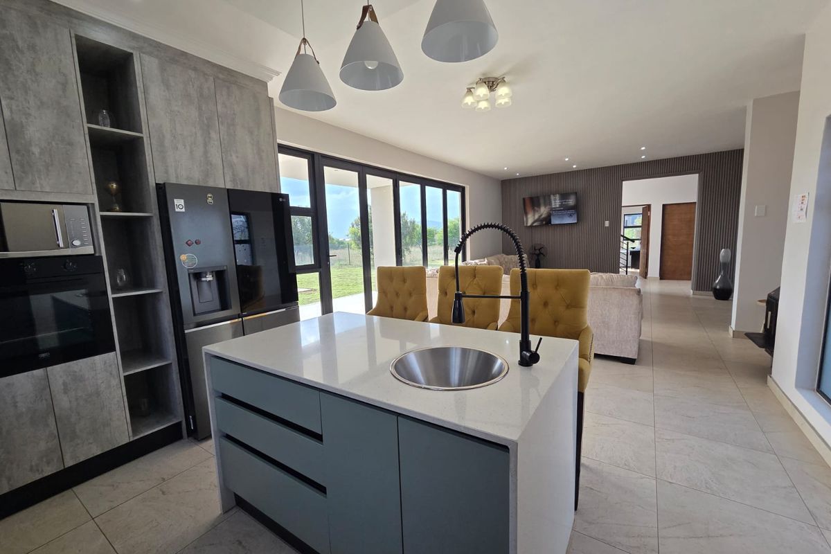 Luxury Architectural Statement Home with Panoramic Magaliesberg Views - Photo 4