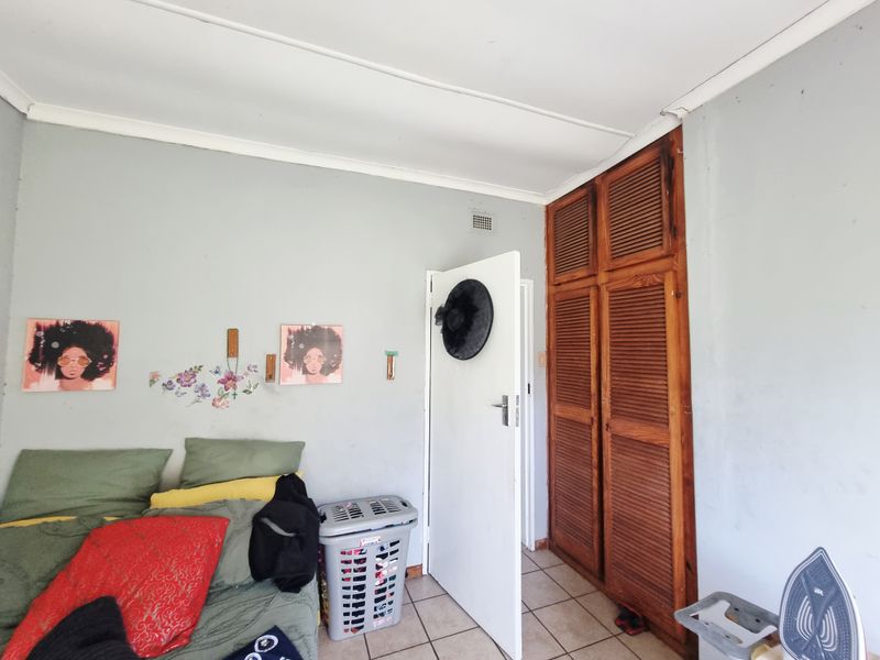 3- Bedroom House For Sale in Grantham Park - Photo 9