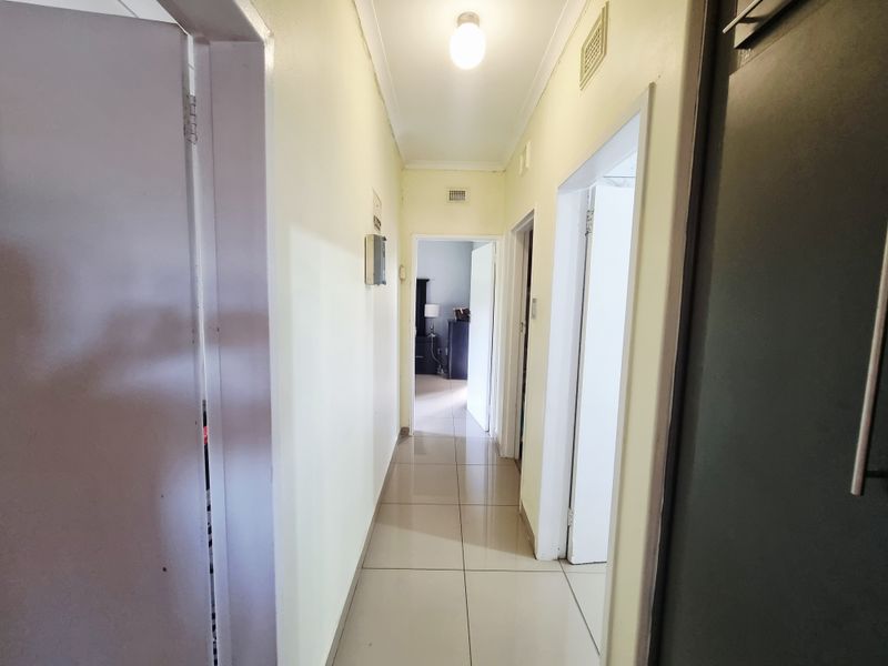 3- Bedroom House For Sale in Grantham Park - Photo 7