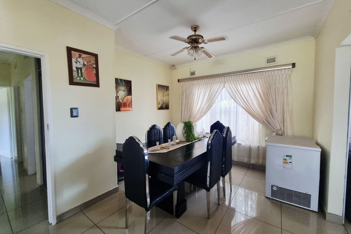 3- Bedroom House For Sale in Grantham Park - Photo 4