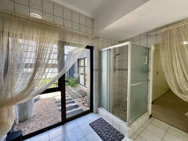 Luxury Golf Estate Living | Exceptional 4-Bedroom Residence with Lake Views in Meer En See, Richards - Photo 10