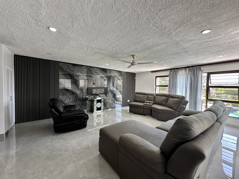 Luxury Golf Estate Living | Exceptional 4-Bedroom Residence with Lake Views in Meer En See, Richards - Photo 5