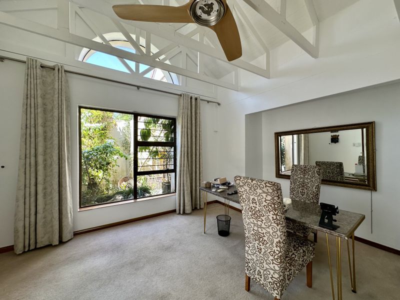 Luxury Golf Estate Living | Exceptional 4-Bedroom Residence with Lake Views in Meer En See, Richards - Photo 7