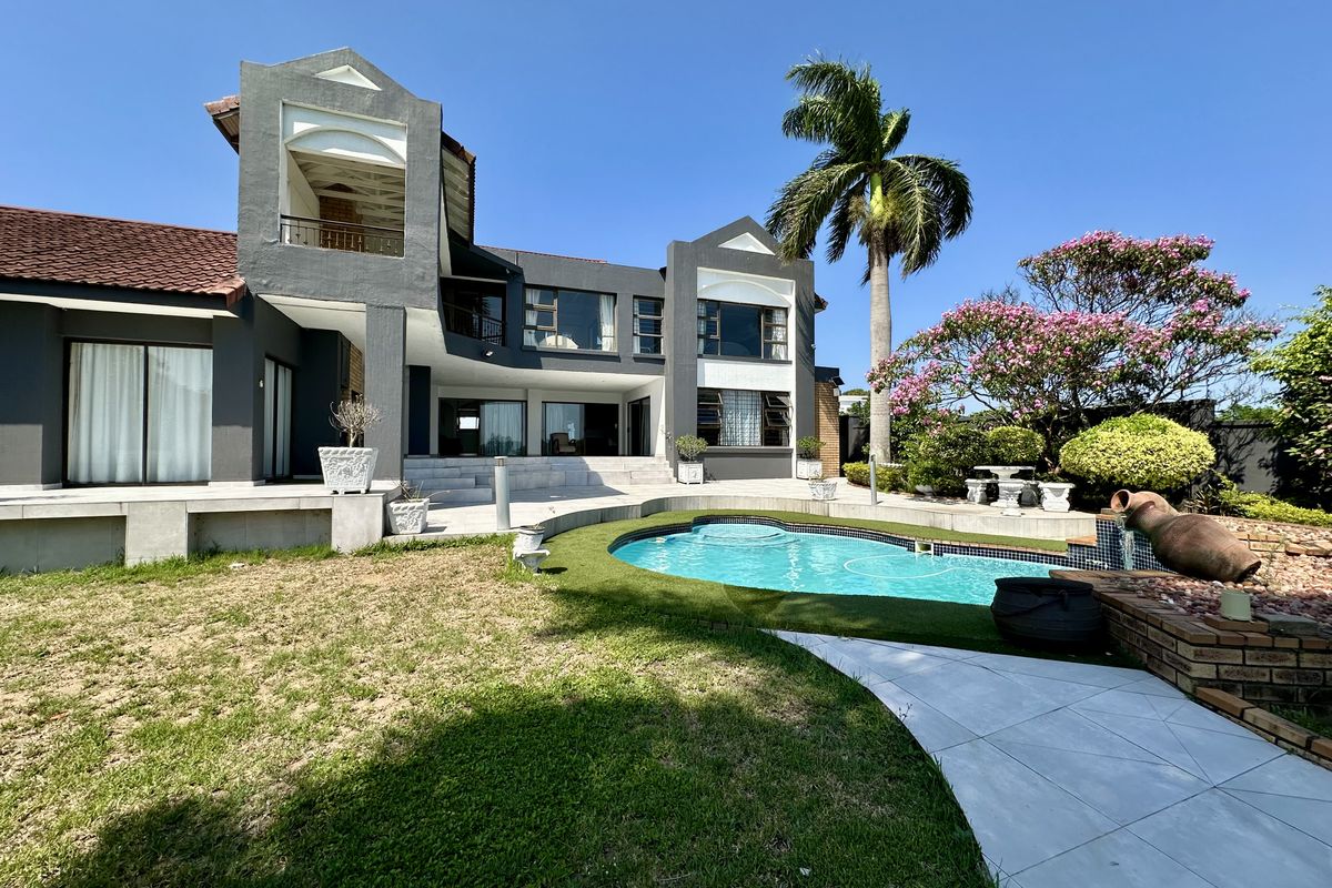 Luxury Golf Estate Living | Exceptional 4-Bedroom Residence with Lake Views in Meer En See, Richards - Photo 2