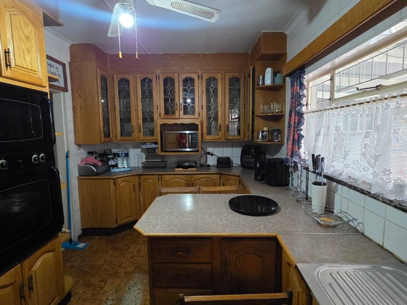 BEAUTIFUL FAMILY HOME FOR SALE IN SASOLBURG - Photo 6