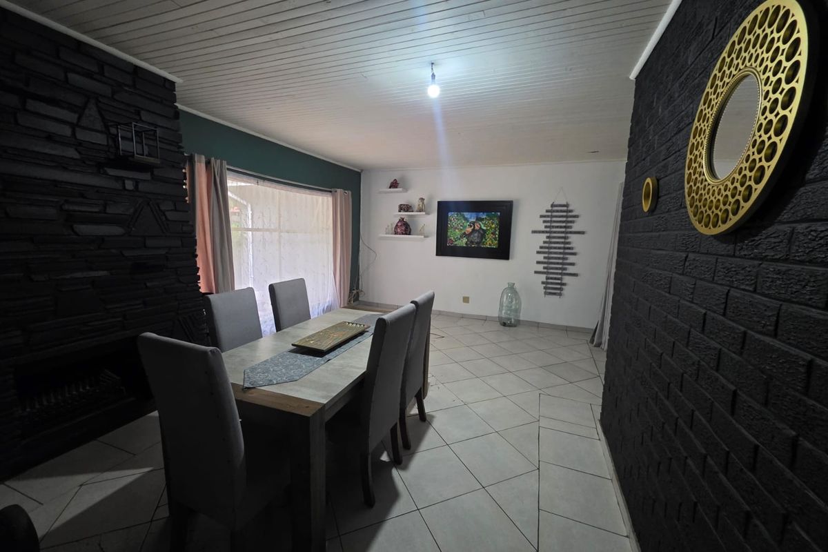 BEAUTIFUL FAMILY HOME FOR SALE IN SASOLBURG - Photo 2