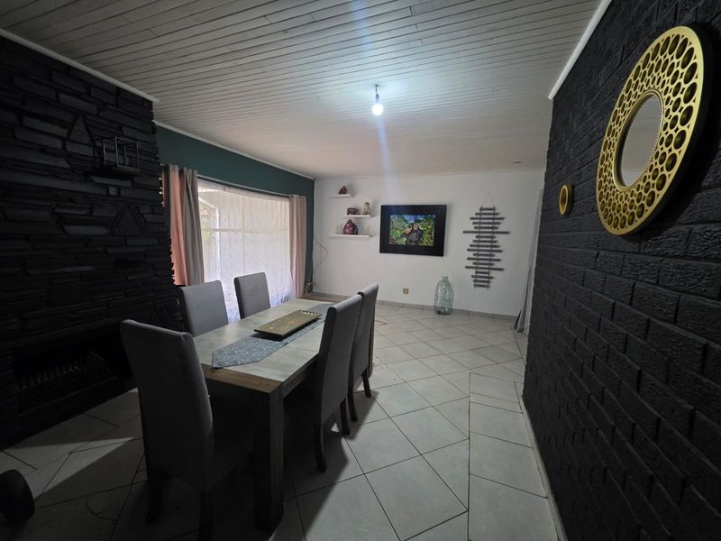 BEAUTIFUL FAMILY HOME FOR SALE IN SASOLBURG - Photo 2