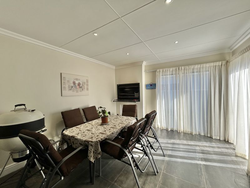 Family home in fountains Estate - Photo 10