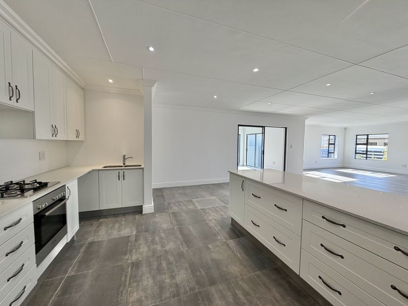 Family home in fountains Estate - Photo 3