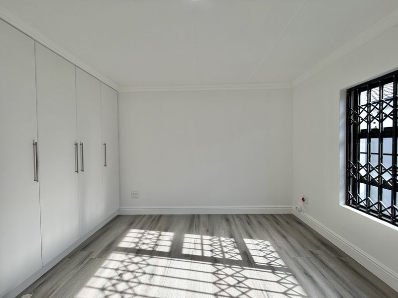 Family home in fountains Estate - Photo 10