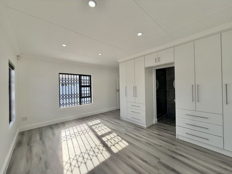 Family home in fountains Estate - Photo 8