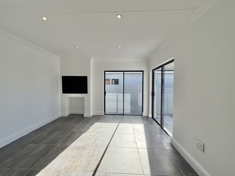 Family home in fountains Estate - Photo 6