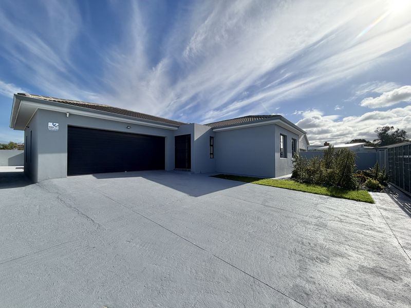 Family home in fountains Estate - Photo 1