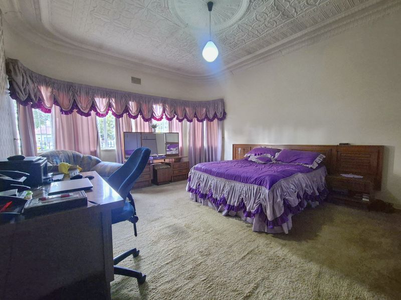 Gorgeously Maintained Spacious Home For Sale! - Photo 10