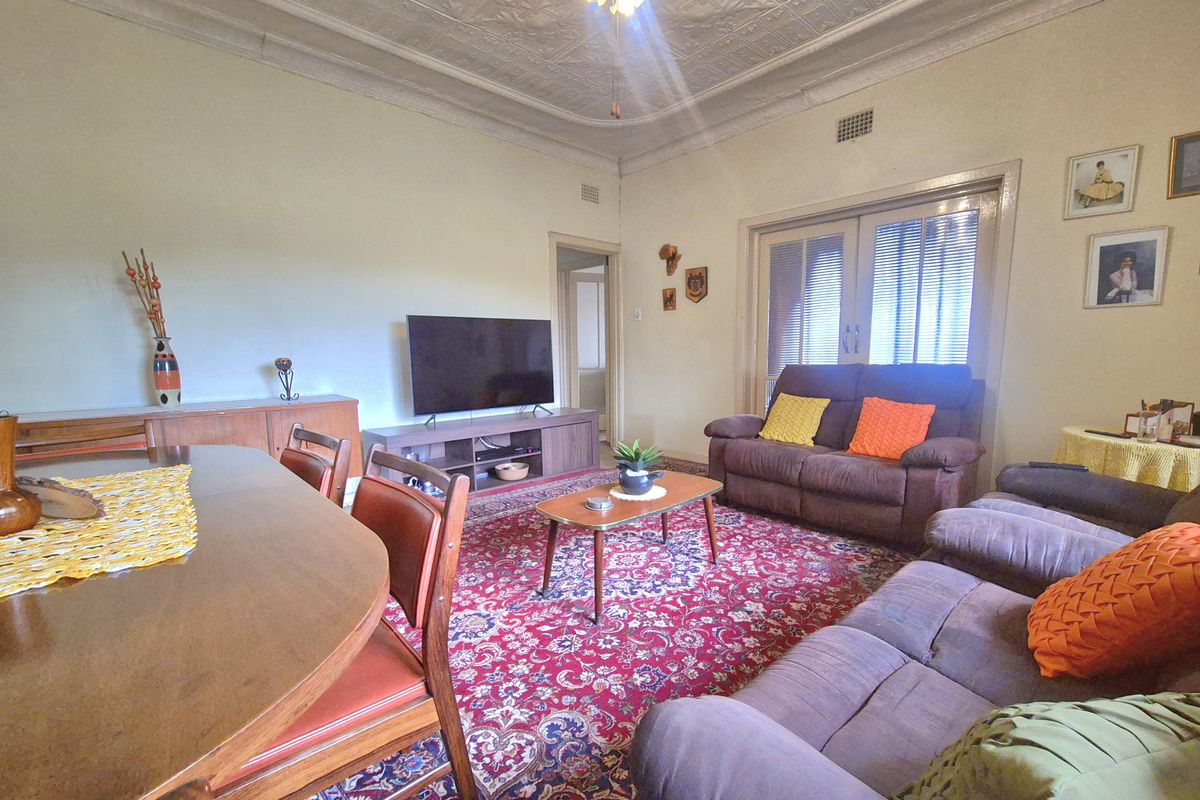 Gorgeously Maintained Spacious Home For Sale! - Photo 5