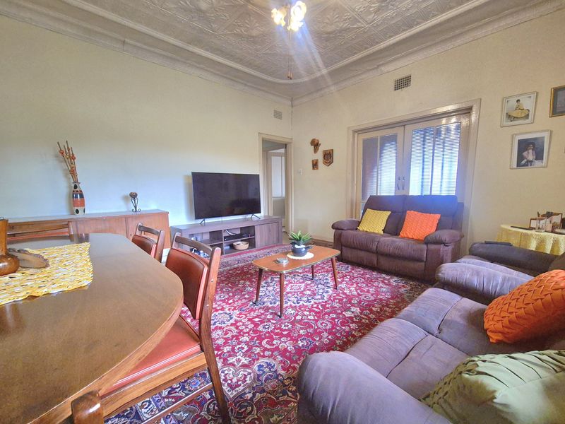 Gorgeously Maintained Spacious Home For Sale! - Photo 5