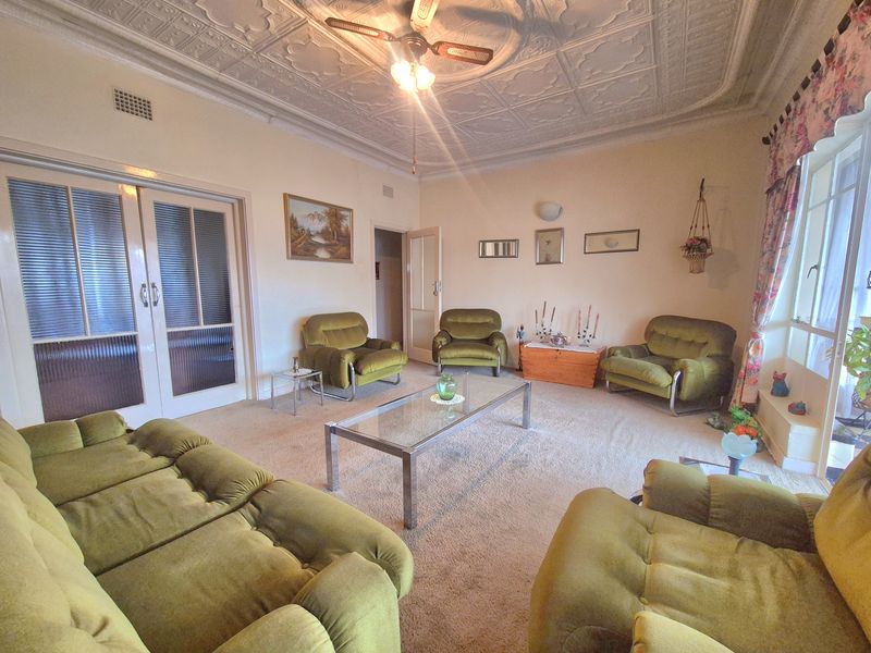 Gorgeously Maintained Spacious Home For Sale! - Photo 2