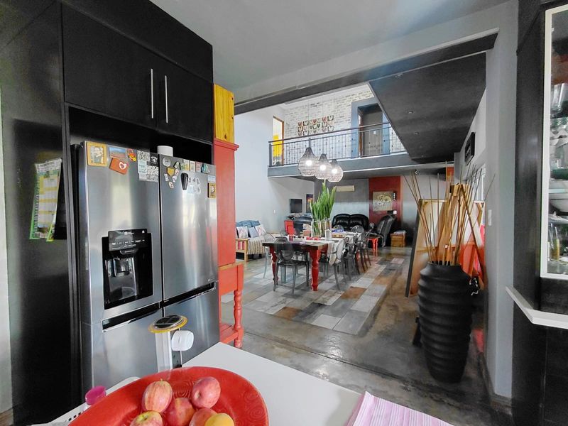 Elegant Off-Grid Double Storey Family Home in Eagle Crest - Photo 10