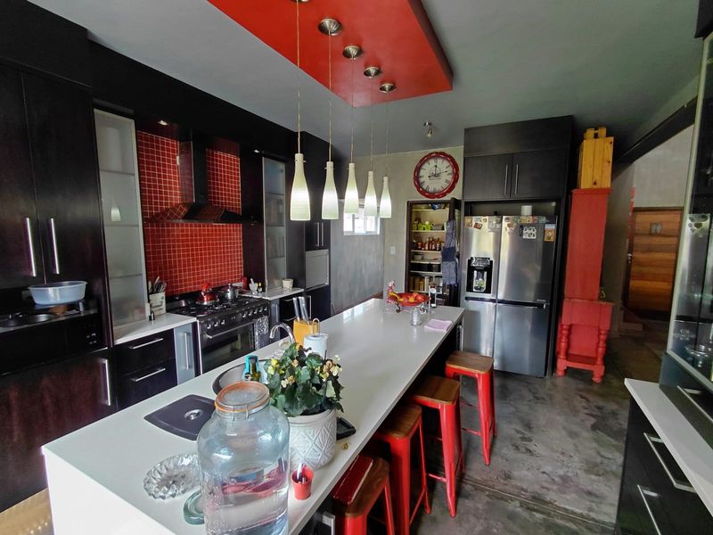 Elegant Off-Grid Double Storey Family Home in Eagle Crest - Photo 8