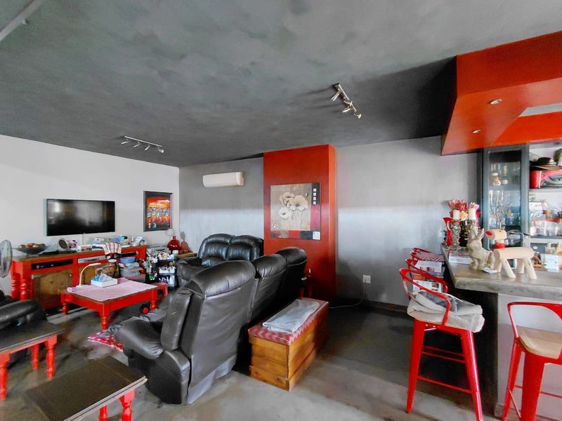 Elegant Off-Grid Double Storey Family Home in Eagle Crest - Photo 7