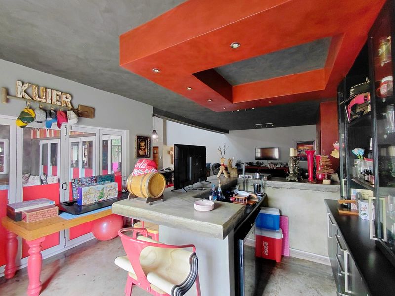 Elegant Off-Grid Double Storey Family Home in Eagle Crest - Photo 6