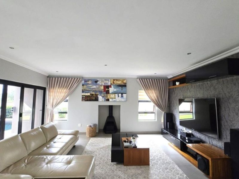 Elegant 4-Bedroom Luxury Home with Pool in La Camargue Estate - Photo 4