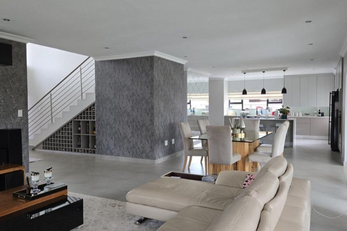 Elegant 4-Bedroom Luxury Home with Pool in La Camargue Estate - Photo 5