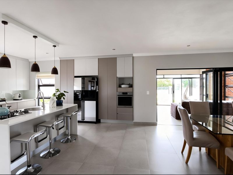 Elegant 4-Bedroom Luxury Home with Pool in La Camargue Estate - Photo 10