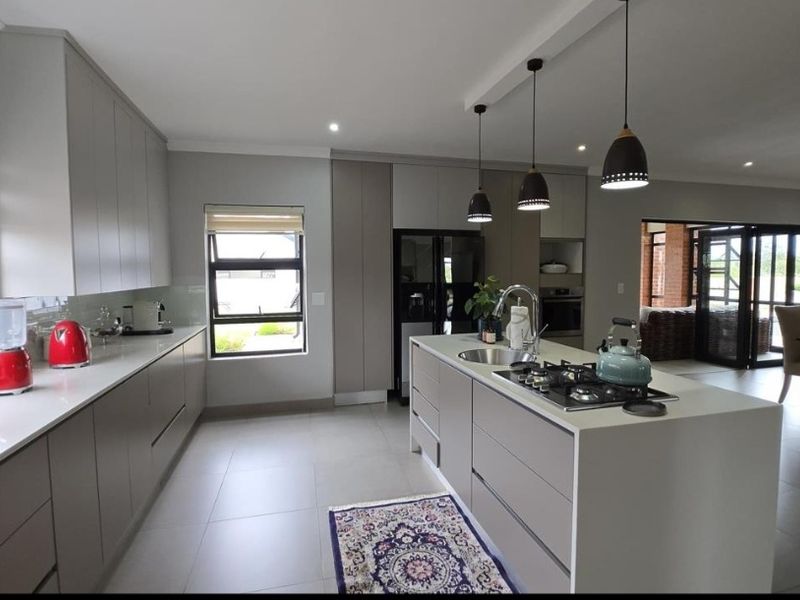 Elegant 4-Bedroom Luxury Home with Pool in La Camargue Estate - Photo 8