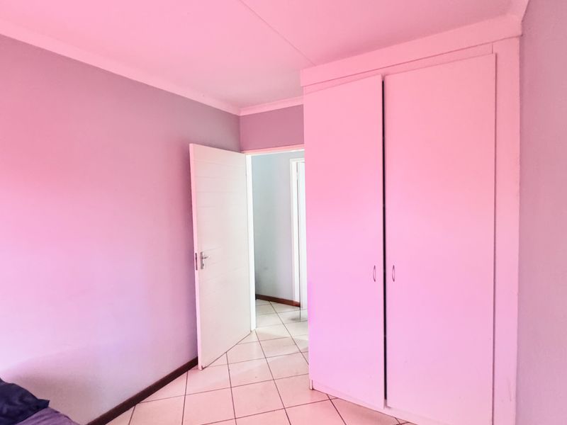 Sole Mandate: Comfortable 3-Bedroom Family Home with Extra Outside Room - Photo 10