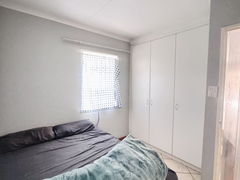 Sole Mandate: Comfortable 3-Bedroom Family Home with Extra Outside Room - Photo 6