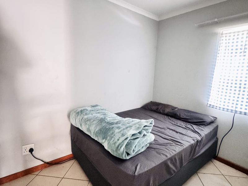 Sole Mandate: Comfortable 3-Bedroom Family Home with Extra Outside Room - Photo 7