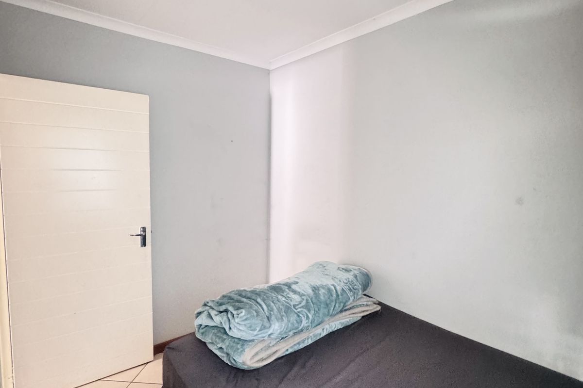 Sole Mandate: Comfortable 3-Bedroom Family Home with Extra Outside Room - Photo 5