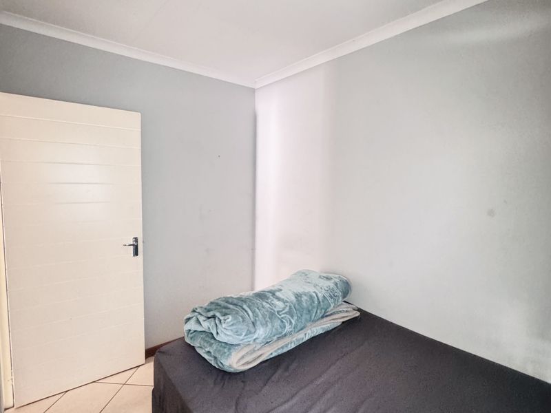 Sole Mandate: Comfortable 3-Bedroom Family Home with Extra Outside Room - Photo 5